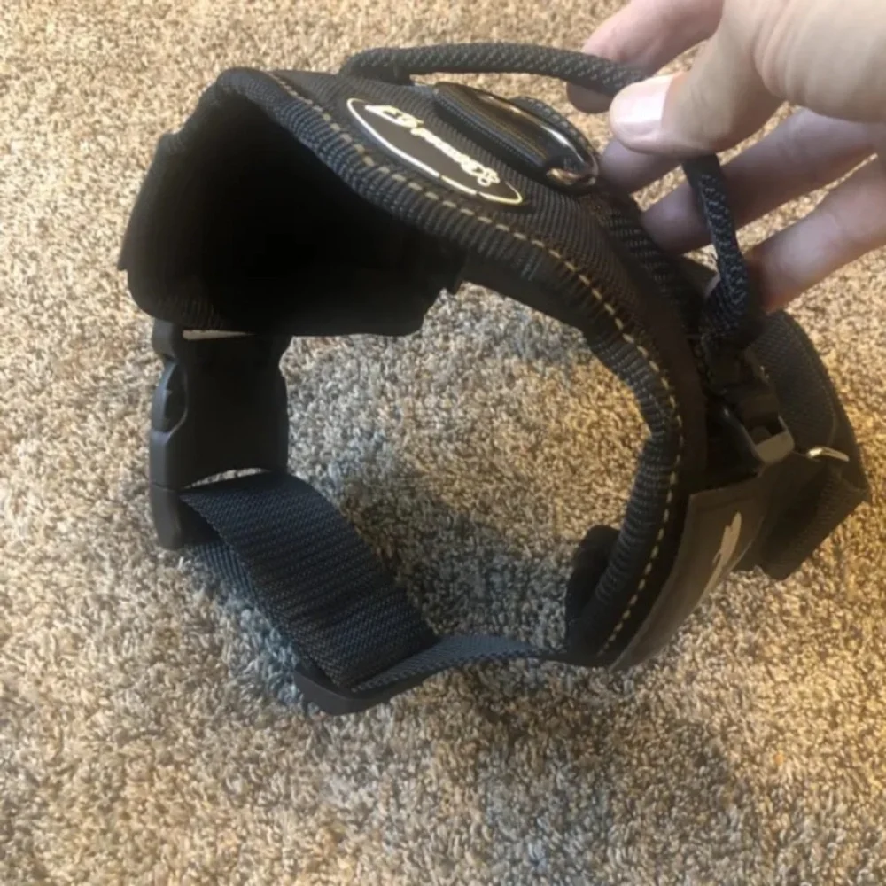 NEW Pecute Dog Training Harness Vest Size Medium Reflective No Choking, no Pull.